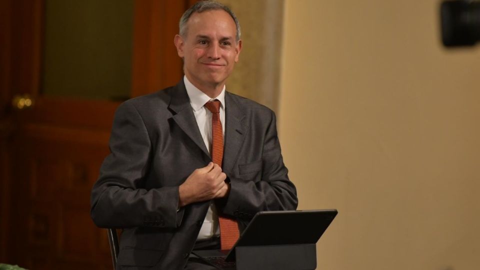 Hugo López-Gatell anunció el inicio de la vacunación a trabajadores de la educación 
FOTO: Daniel Ojeda