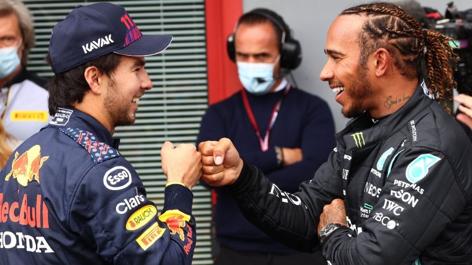 Sergio Pérez y Lewis Hamilton. Foto: Twitter @MercedesAMGF1
