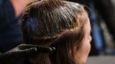 Mujer muere luego de pintarse el cabello; te explicamos los daños que causa el tinte de pelo