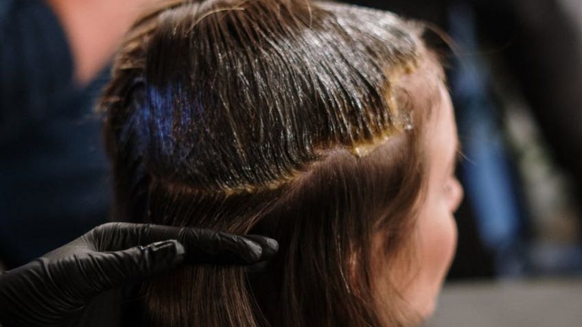 Mujer muere luego de pintarse el cabello; te explicamos los daños que causa el tinte de pelo