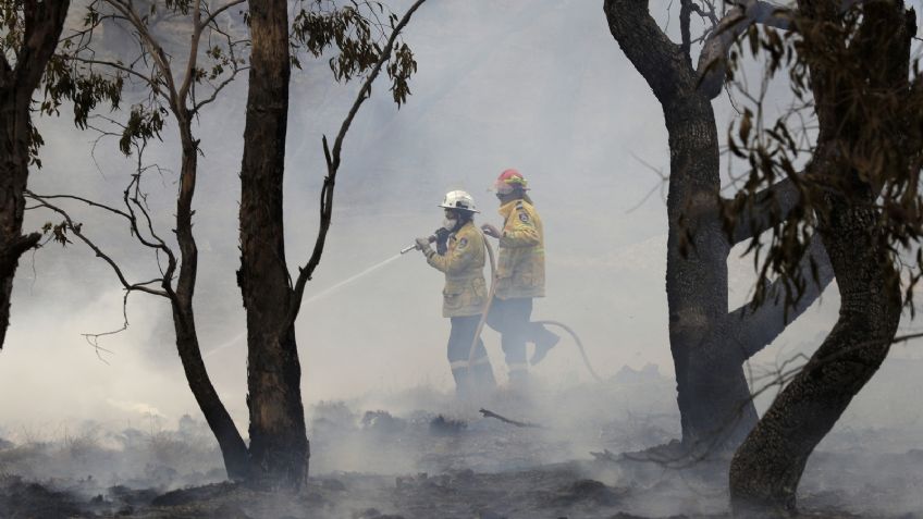 ¡VORAZ incendio! Desalojan a VECINOS en RIESGO de morir calcinados en Los Ángeles