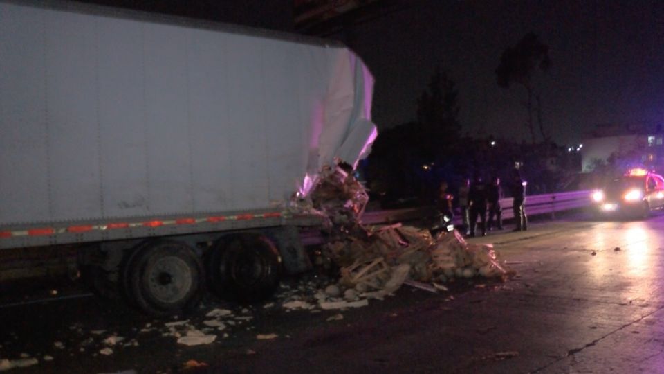 El accidente se dio en el kilómetro 44 de la carretera México-Puebla 
FOTO: Twitter