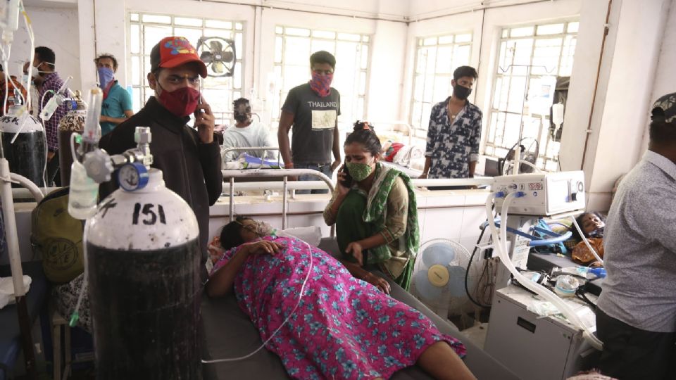 En India faltan insumos para atender a los pacientes con coronavirus. Foto: AP