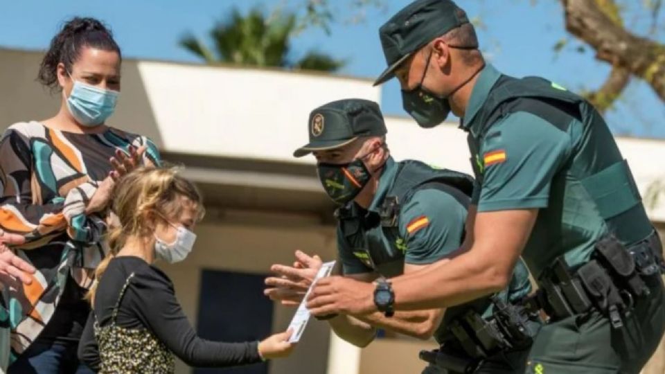 Alba siguió las instrucciones que la Guardia Civil le iba dando.