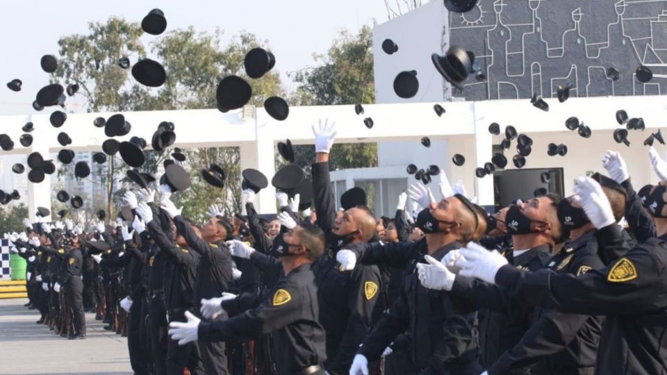 Concluir el curso básico policial es la oportunidad de convertirse en las y los policías para servir a la ciudad Foto: Especial