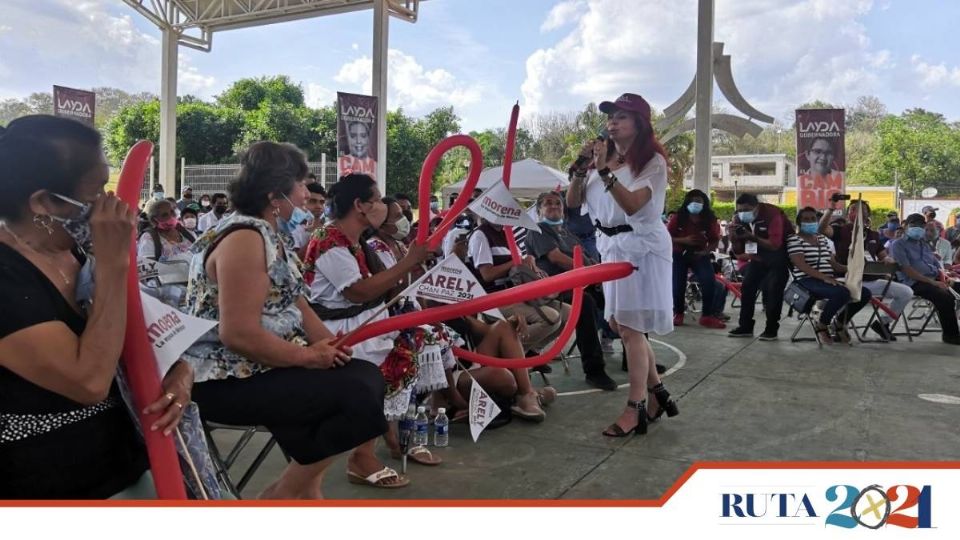 La abanderada morenista refirió que hay que volver a las raíces para saber cuánto vale toda la sombra que ha dado este pueblo. Foto: Especial