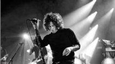 La historia de como Enrique Bunbury pasó de tocar el bajo a cantar en Héroes del Silencio