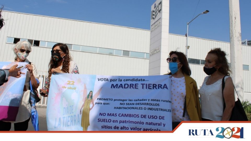 REGISTRO. Las activistas acudieron este jueves al Instituto Electoral de Querétaro. Foto: Fernando Paniagua