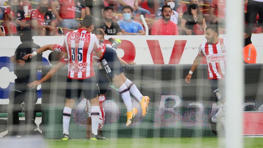 Tras ganar Clásico Tapatío, Chivas se BURLA del Atlas por sequía de títulos: "felices 70 años" | FOTO