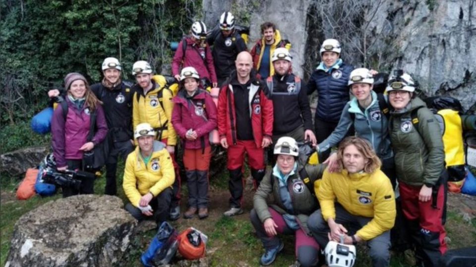 Los voluntarios fueron conducidos por el explorador francosuizo Christian Clot. Foto: @ACB_ILO_LANGUES