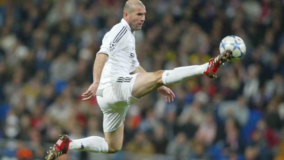 El 25 de abril de 2006, Zinedine Zidane sorprendió al futbol y anunció su retiro como jugador a sus casi 34 años. Foto: Especial