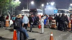 Normalistas toman aeropuerto de Oaxaca; suspenden vuelos nacionales e internacionales