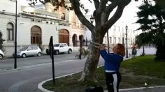 Mujer lleva serenata a su padre que se encuentra hospitalizado por COVID-19 I VIDEO