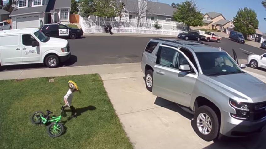 Policía da PUÑETAZO en la cara a 'NIÑO' con autismo y lo lanza al suelo en EU: VIDEO