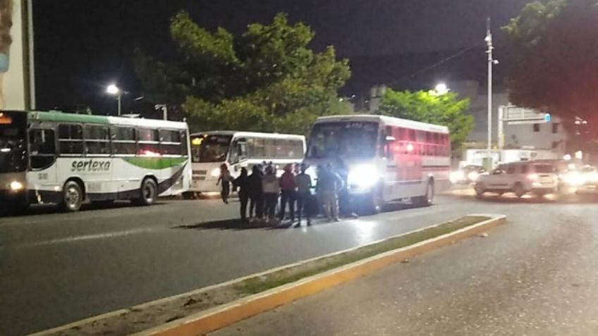 Continúa toma del aeropuerto de Oaxaca por parte de normalistas