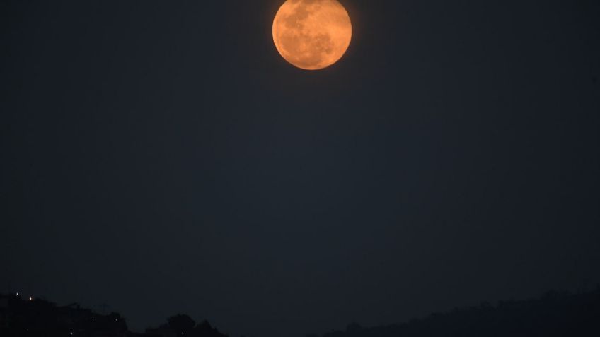 SUPERLUNA ROSA ABRIL: Voltea al cielo ahora, la luna más grande y brillante del año está en todo su esplendor