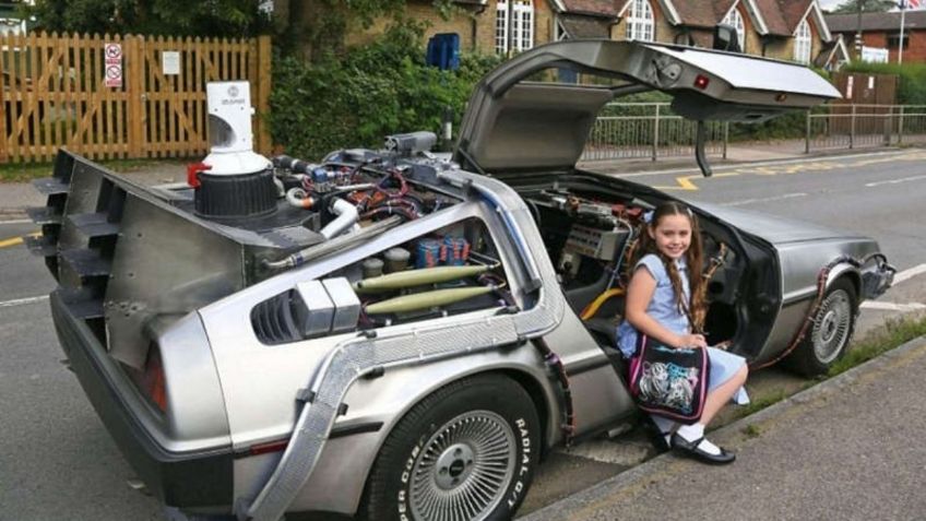 VIDEO VIRAL: Niña acude a la escuela en una réplica del DeLorean de 'Volver al futuro'