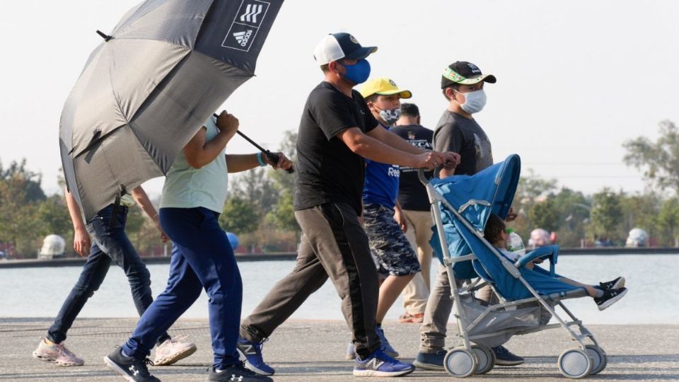 Pintar carreteras con colores claros ayuda a combatir el cambio climático (Foto: Cuartoscuro)