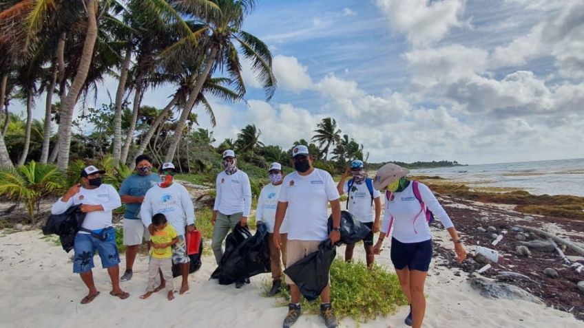 Inicia limpieza de desechos que arrastran las corrientes oceánicas en Xcacel-Xcacelito