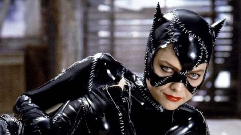 Gatúbela, personificada por Michelle Pfeiffer en la década de los 90, fue una de las máximas villanas de Batman. Foto: Especial