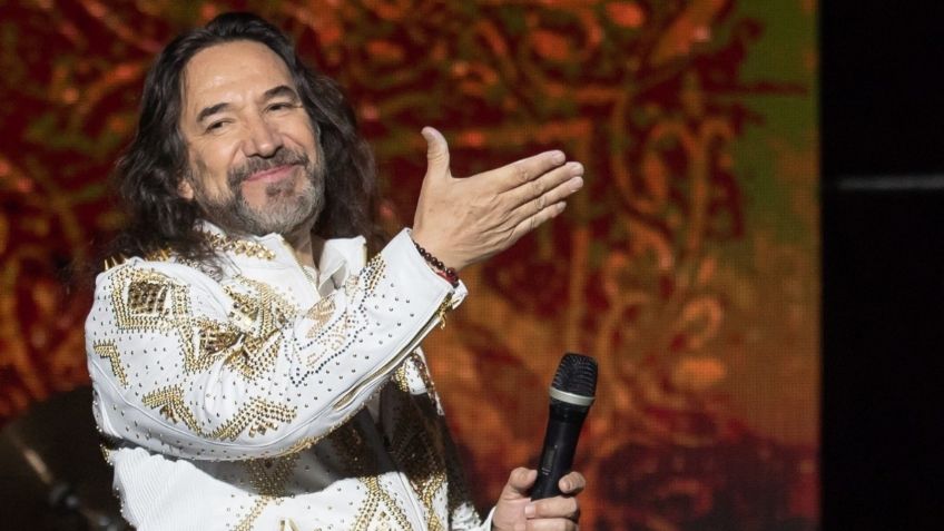 ¡Roba suspiros! Marco Antonio Solís sorprende al mostrarse con seductora bata de baño