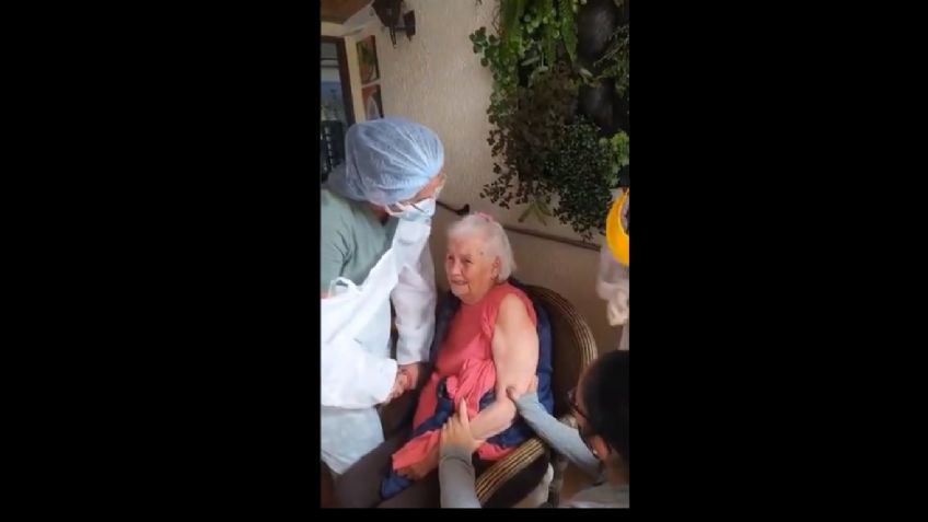 VIDEO VIRAL: Abuelita grita e insulta mientras le ponen la vacuna contra Covid-19