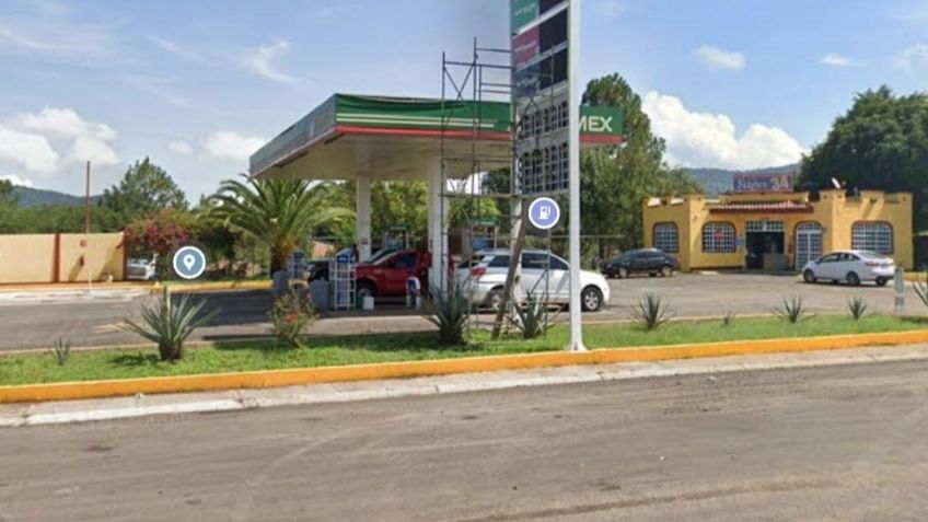 Michoacán: Lanzan bombas molotov contra gasolinera e incendian ocho vehículos