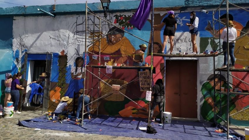 Mujeres artistas terminan mural en honor a María Izquierdo