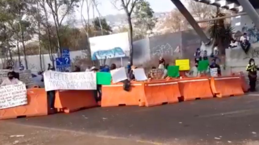 Bloquean Autopista México-Cuernavaca: vecinos exigen mejora del servicio de energía eléctrica