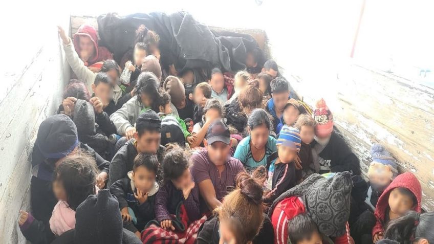 Localizan a 61 migrantes amontonados dentro de camión en la carretera Monterrey-Reynosa