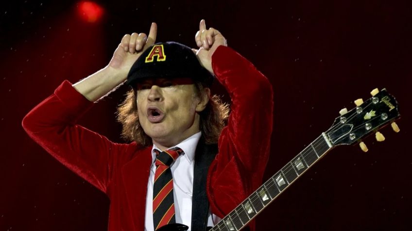 AC/DC: Esta es la razón por la que Angus Young usaba UNIFORMES; ¿lo hizo en honor a los que no creían en él?