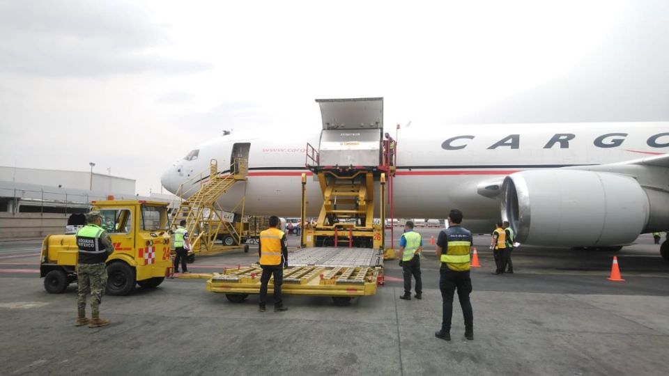 El avión que trajo las dosis de vacuna de Pfizer. Foto: Twitter