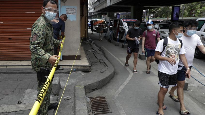 Violó TOQUE de QUEDA por Covid-19 y terminó MUERTO; policías lo obligaron a hacer 300 sentadillas