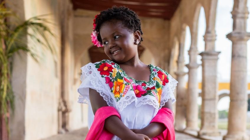 Niña de Chicago celebra su cumpleaños con traje típico de Yucatán y conquista las redes