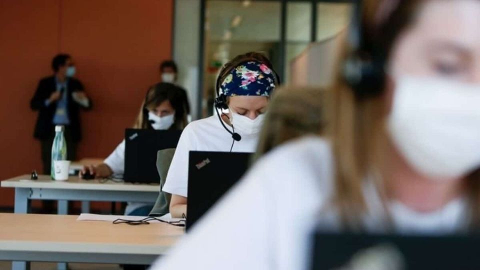 30 por ciento de los trabajadores subcontratados pasarían a ser empleados de base. Foto: AFP