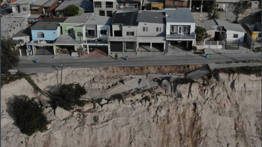 Derrumbe deja inhabitables más de 20 casas en Tijuana