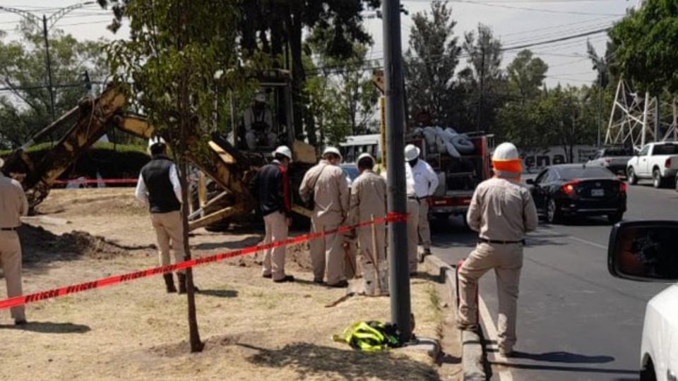 La toma clandestina se ubica en Av Tezozomoc y 5 de Mayo. Foto: @vialhermes
