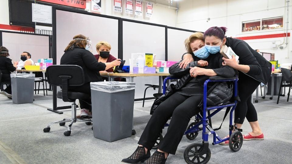 La doctora Eileen de Villa, afirmó la víspera que se requieren de medidas más estrictas para revertir el repunte. Foto. AP