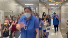 VIDEO VIRAL: niños y maestros APLAUDEN a la 'chef' de su escuela por aprobar EXAMEN de RESIDENCIA