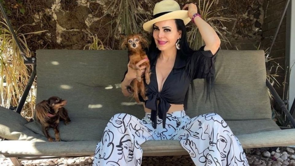 Maribel Guardia luce vestido dorado y la comparan con JLo. Foto: Especial