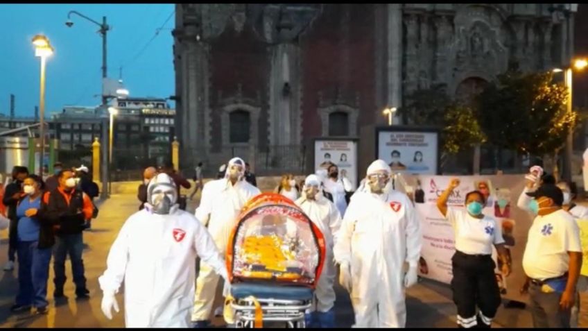 Médicos del sector privado se manifiestan frente a Palacio Nacional; exigen ser vacunados: VIDEO