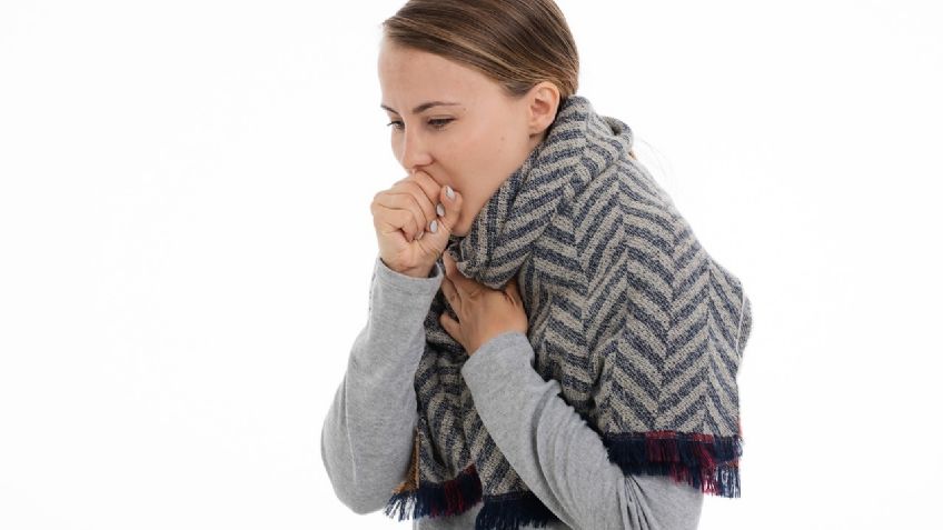 ¡Indignante! Mujer TOSE en la CARA a paciente con CÁNCER; pagará una condena de sólo 30 días