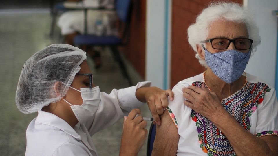 Al igual que ha sucedido en otras demarcaciones, la vacunación se llevará a cabo en orden alfabético basados en los apellidos paternos de cada residente de la Alcaldía. FOTO: ESPECIAL