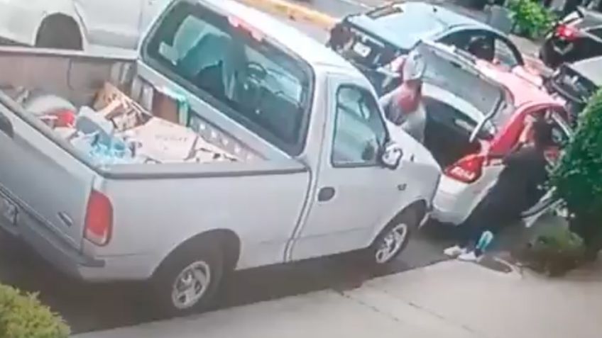 Captan robo de autopartes en calles de la colonia Portales; todo ocurre en un minuto: VIDEO