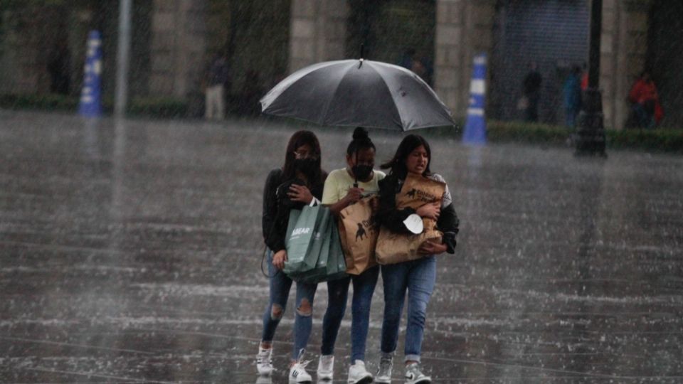 La SGIRPC llamó a la población a extremar precauciones ante el pronóstico de intensas lluvias. FOTO: Cuartoscuro