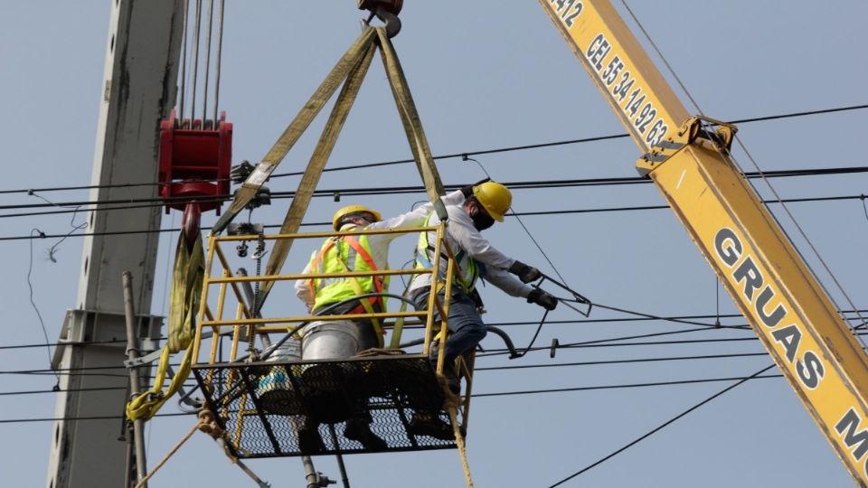 FIERROS. El retiro de restos materiales y escombro inició ayer por la mañana. Foto: Cuartoscuro