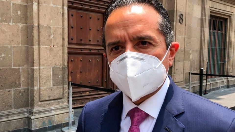 El gobernador de Quintana Roo, Carlos Joaquín, estuvo en Palacio Nacional, donde aseguró que en la entidad se han reforzados los protocolos sanitarios. Foto: Especial