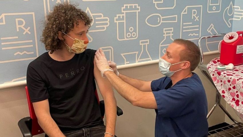 Luisito Comunica recibe vacuna contra el Covid-19, le llueven críticas