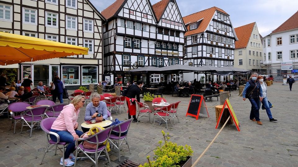 ESPERANZA. La gente comenzó a retomar su vida diaria en Alemania. Foto: Reuters
