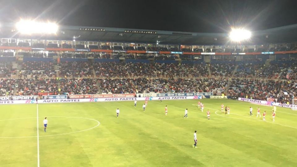 Se presenta apagón en el Estadio Hidalgo. Foto: Especial.